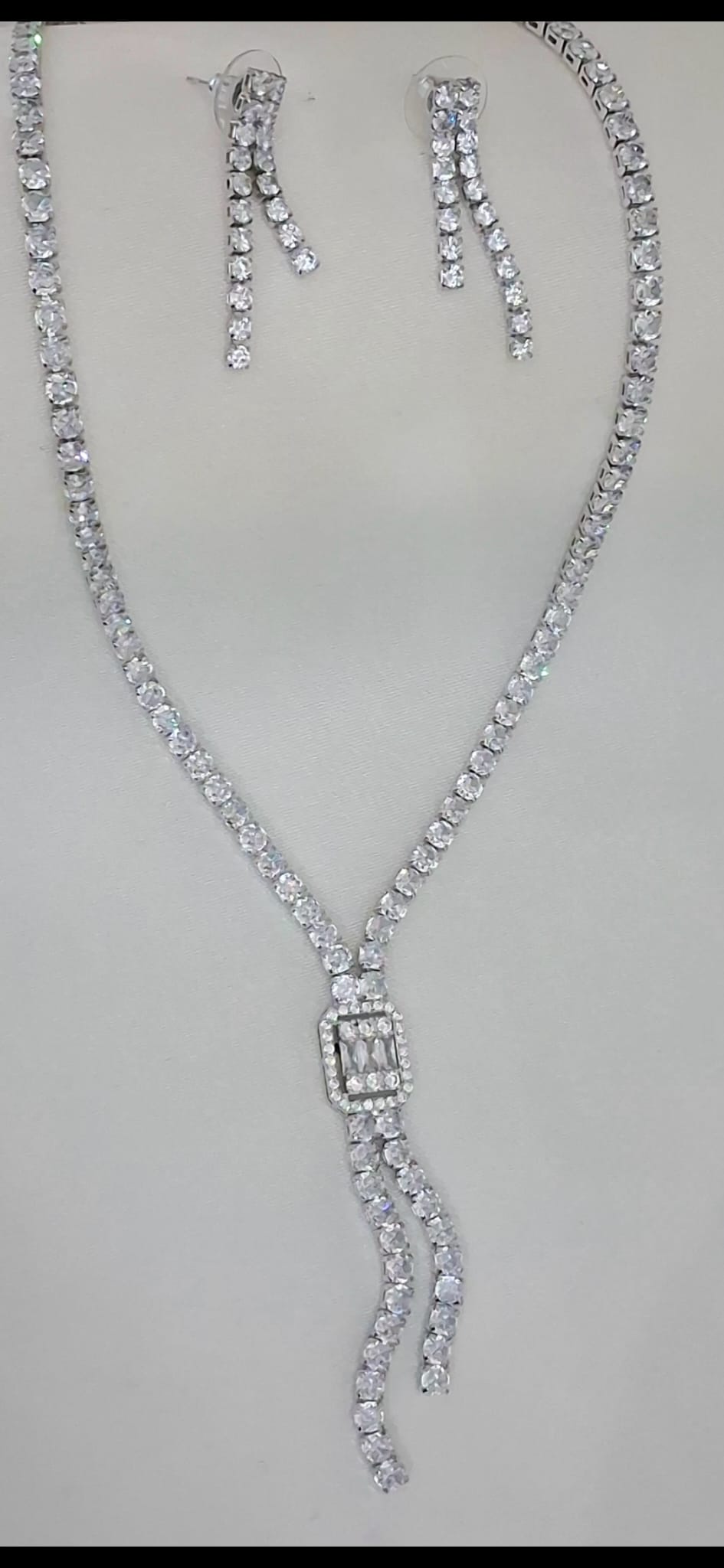 XUPING Set - Baget Taşlı Kolye ve İki Kollu Küpe